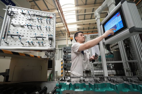 高質(zhì)量發(fā)展調(diào)研行 生產(chǎn)一線看制造企業(yè)智改數(shù)轉(zhuǎn)網(wǎng)聯(lián)新實踐